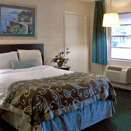 Azalea Inn & Suites Уилмингтон Экстерьер фото