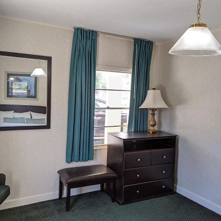 Azalea Inn & Suites Уилмингтон Экстерьер фото
