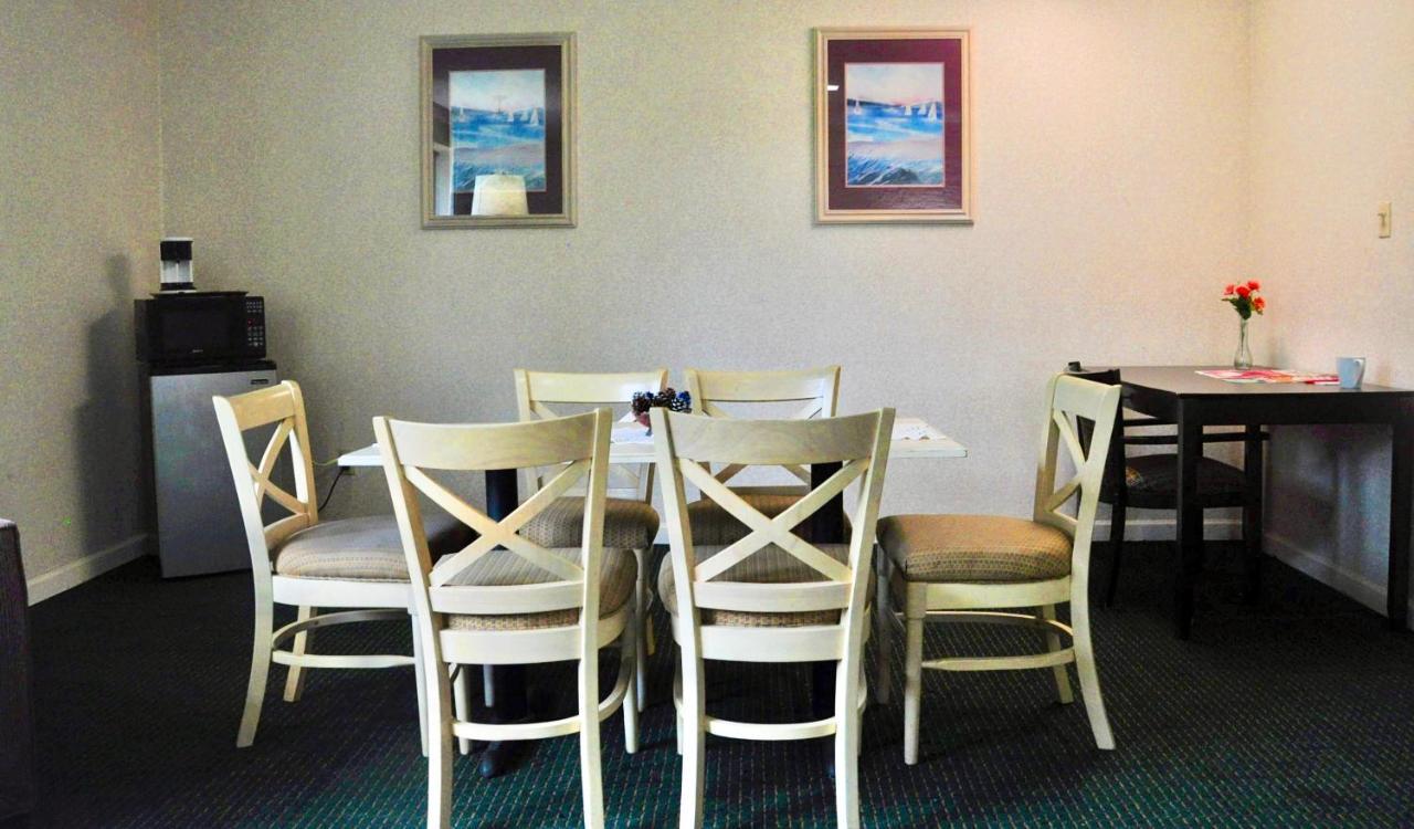 Azalea Inn & Suites Уилмингтон Экстерьер фото