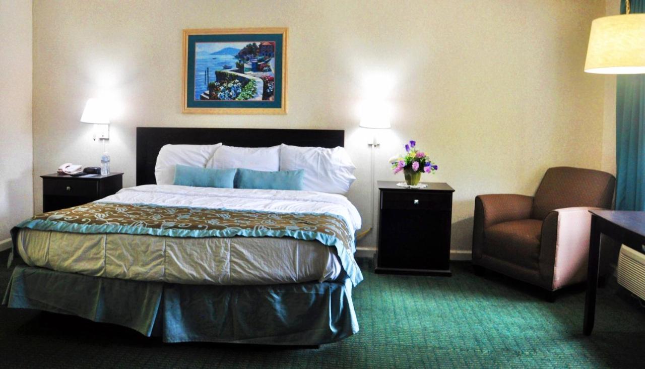 Azalea Inn & Suites Уилмингтон Экстерьер фото