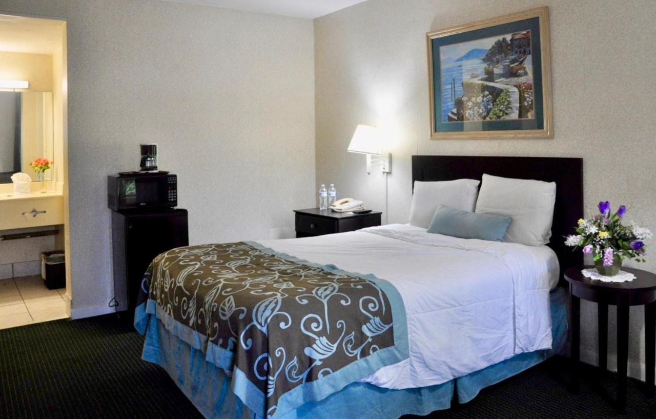 Azalea Inn & Suites Уилмингтон Экстерьер фото