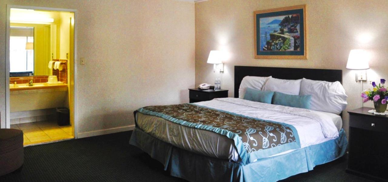 Azalea Inn & Suites Уилмингтон Экстерьер фото