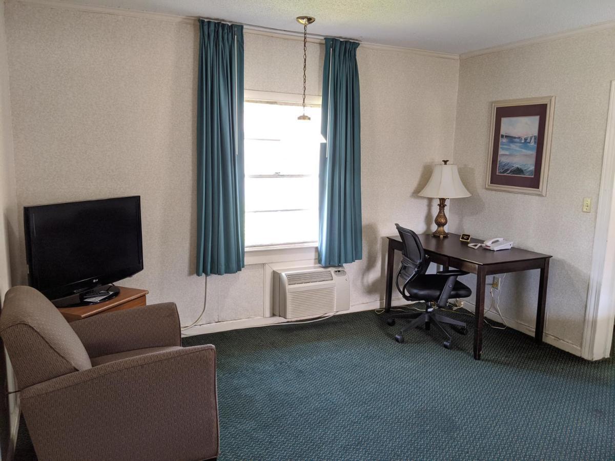 Azalea Inn & Suites Уилмингтон Экстерьер фото