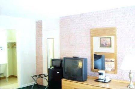 Azalea Inn & Suites Уилмингтон Экстерьер фото