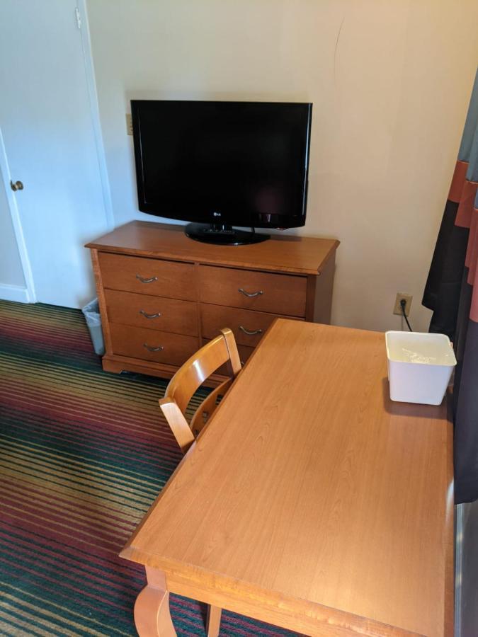 Azalea Inn & Suites Уилмингтон Экстерьер фото