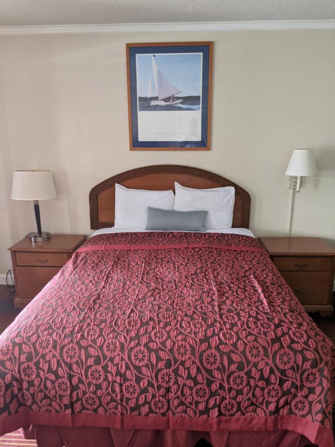 Azalea Inn & Suites Уилмингтон Экстерьер фото