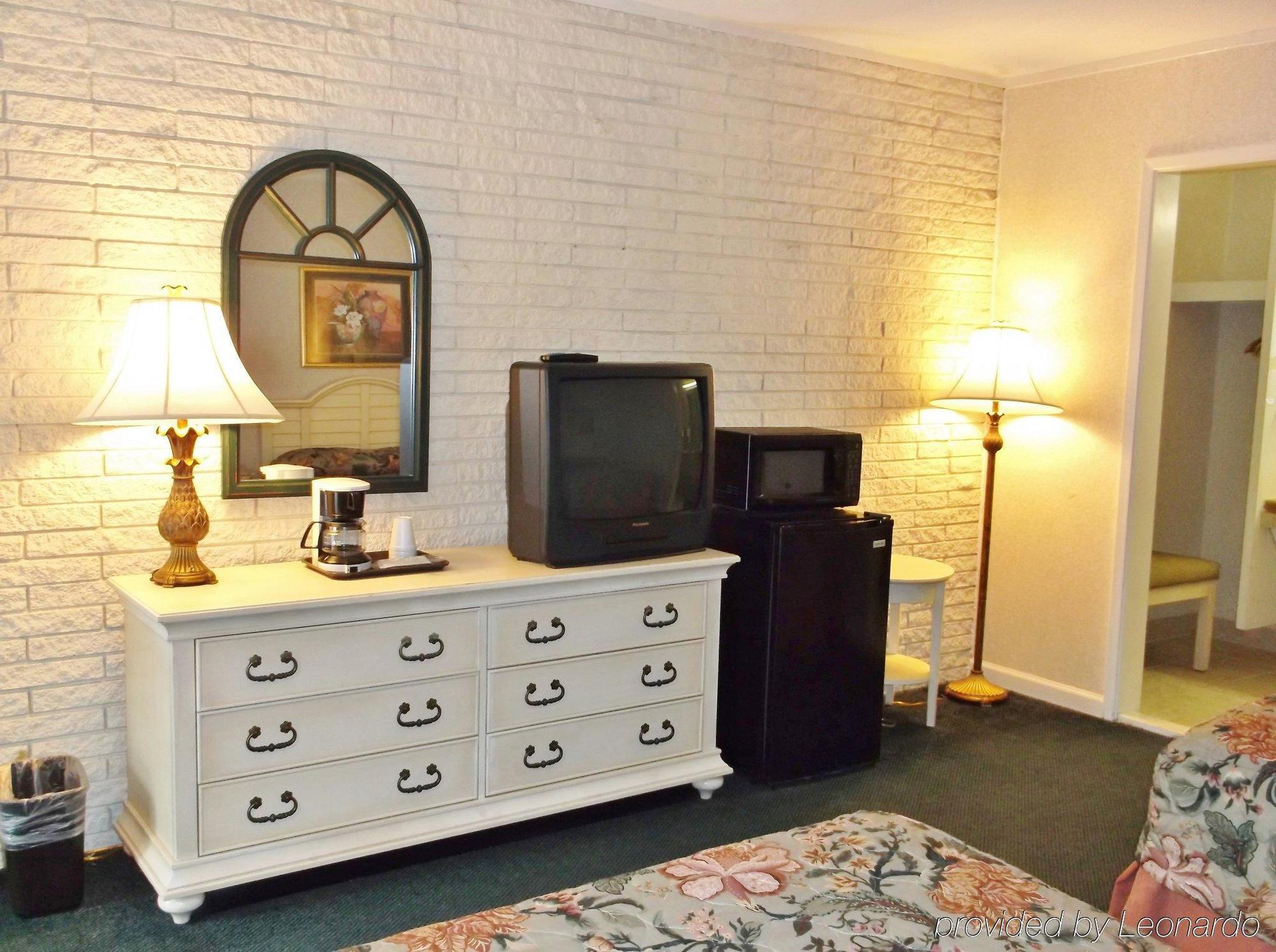 Azalea Inn & Suites Уилмингтон Экстерьер фото
