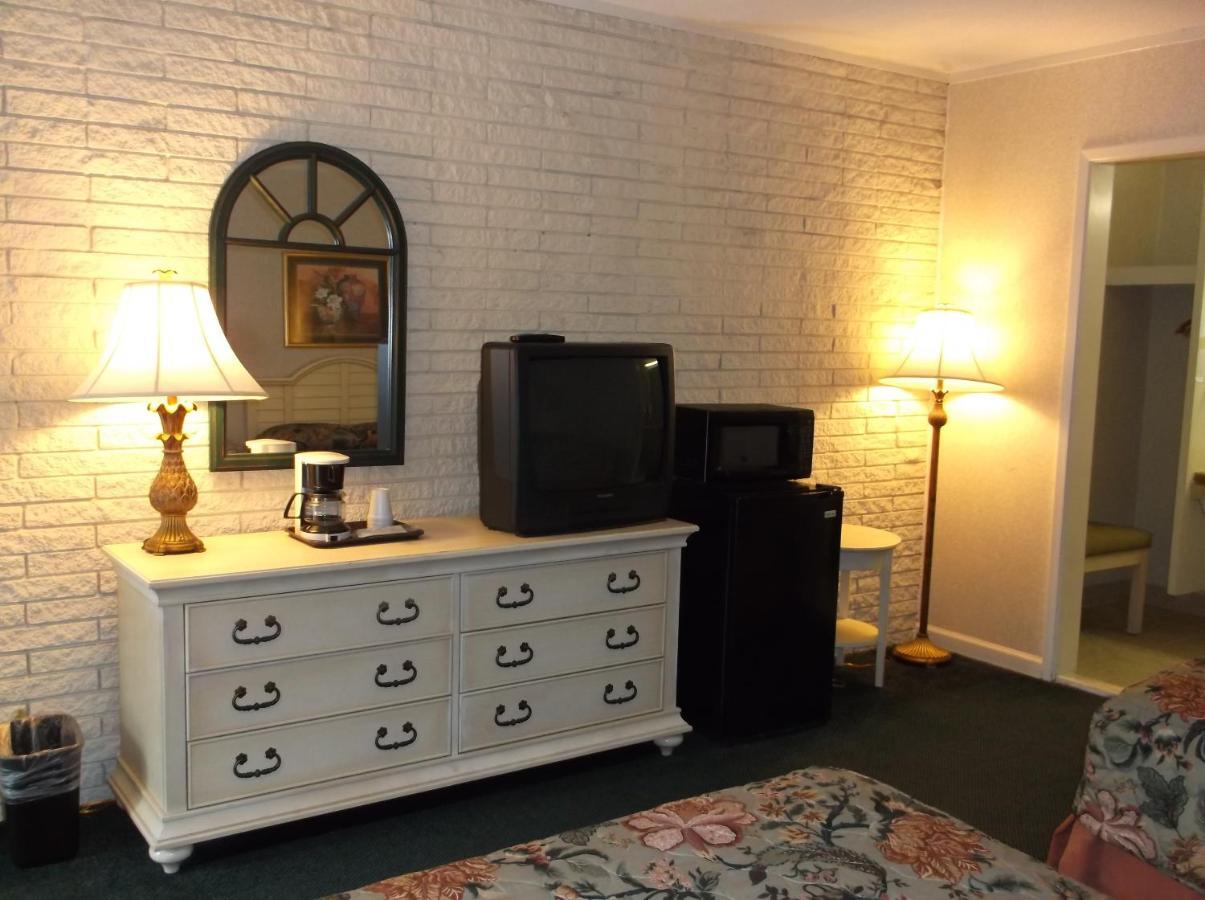 Azalea Inn & Suites Уилмингтон Номер фото